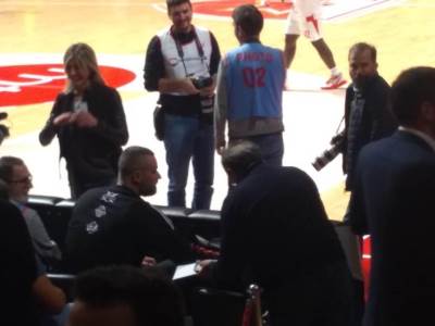  Milan Gurović gleda meč Zvezda Himki sa Nebojšom Čovićem 