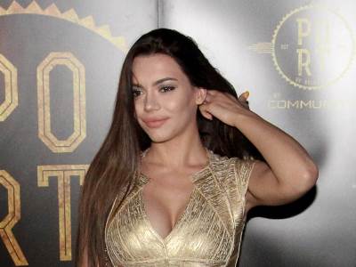  Evo novih snimaka - svetlucavi bikini i doručak za dvoje u bazenu! (VIDEO) 