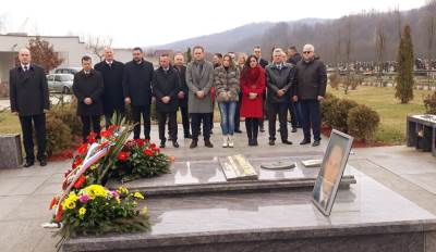  Položeno cvijeće na grob dr Milana Jelića, šestog predsjednika Republike Srpske 