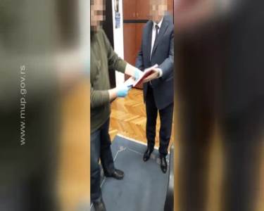  Snimak hapšenje: Evo kako je "pao" direktor zbog mita (VIDEO) 