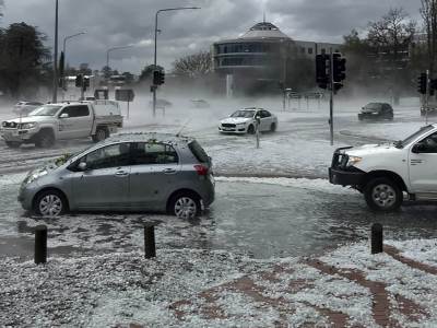 Nema mira u Australiji: Požari, peščana oluja pa žestok grad (VIDEO, FOTO) 