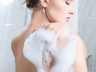  Na ovaj način vam koža poručuje da se previše često tuširate 