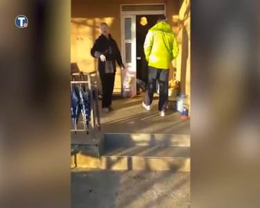  Crna Gora: Uhapšena majka poslanika Milana Kneževića, rusvaj u kući (VIDEO) 