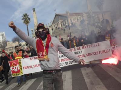 Zabranjeni protesti "žutih prsluka" u Francuskoj 