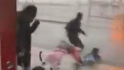  Kakvi snimci iz Engleske: Vetar nosi decu po ulici (VIDEO) 