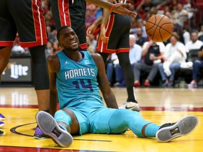  Majkl-Kid-Gilkrist-najruzniji-skok-sut-u-istoriji-NBA-lige-VIDEO 