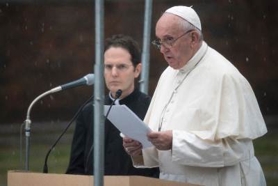  Celibat ostaje na snazi: Papa odbio zaređivanje oženjenih sveštenika 