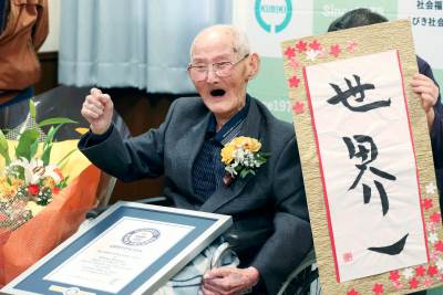  Najstariji čovjek na svijetu je Japanac 112 godina i 344 dana 