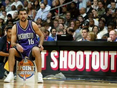  Pedja-Stojakovic-na-NBA-All-Star-sutiranju-trojki-2001-2004-Dvije-titule-iz-cetiri-finala-VIDEO 