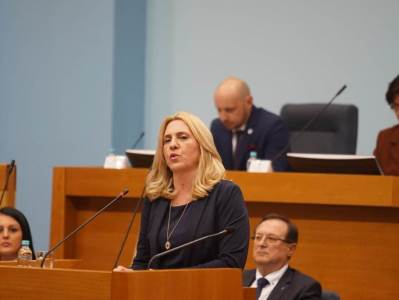  Obraćanjem Željke Cvijanović počela posebna sjednica NSRS 