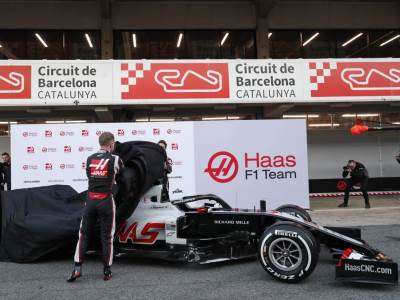  Has-i-Alga-Romeo-predstavili-bolid-za-sezonu-Formula-1-2020 