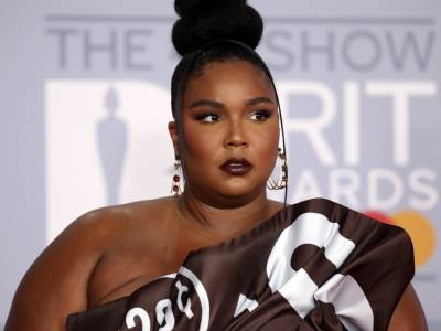  Ako je Lejdi Gaga mogla meso, što da ne... Pevačica obukla čokoladu! (FOTO) 