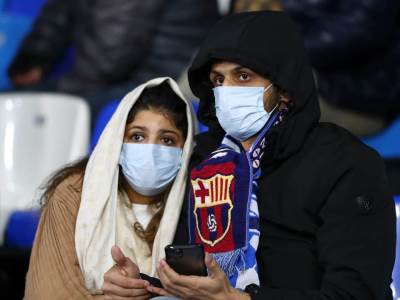  Napoli-Barcelona-UZIVO-Livestream-TV-Arenasport-HD-Navijaci-sa-maskama-u-strahu-od-koronavirusa 