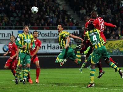  Navijači Den Haga na treningu crtali akcije igračima 