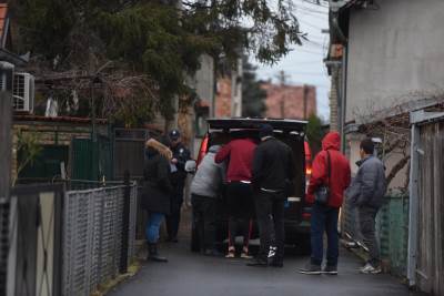  Tragedija u Zemunu: U porodičnoj kući pronađena tela majke i sina (VIDEO) 