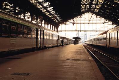  Požar u Parizu: Gori željeznička stanica, putnici bježe u panici 