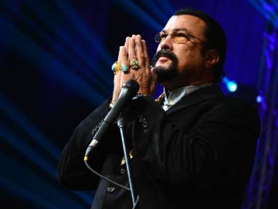  Stiven Sigal reklamirao kriptovalutu, sad mora da plati hiljade dolara 