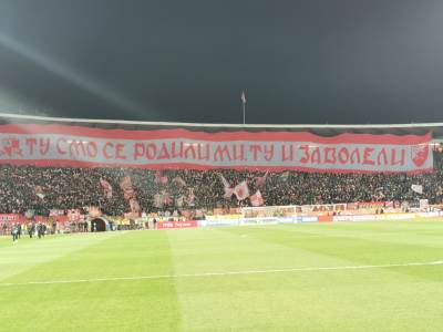  Delije na vječitom derbiju Luisovi stihovi preko celog severa: Tu smo se rodili mi, tu i zavoleli! 