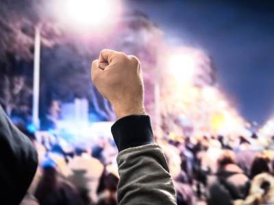  Bez maske i bez gaća protestovao protiv korone (VIDEO) 