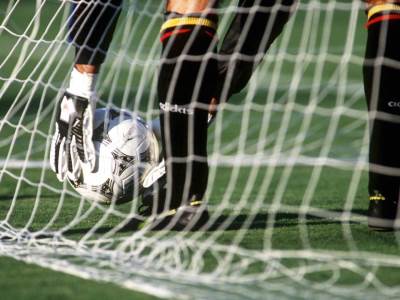  Angola-golman-zadrzava-vrijeme-fudbal-trosenje-vremena 