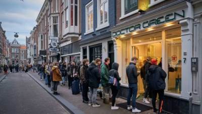  Kod nas redovi za toalet papir, a u Holandiji za - marihuanu! 