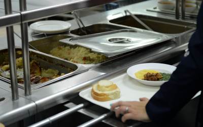  Napravili gigantsku studentsku menzu u dvorištu zbog korone! (VIDEO) 