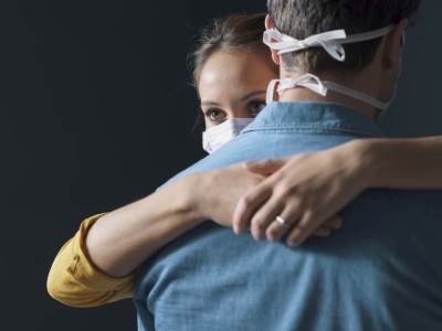  Korisni saveti lekara za parove: Poljupci u doba korone 