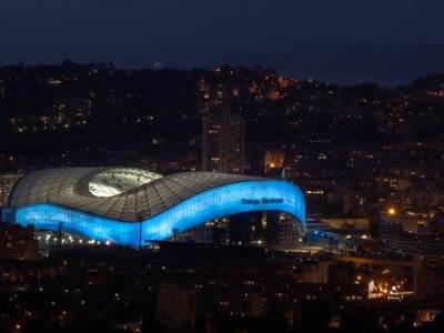  Olimpik-Marsej-pali-svetla-i-pusta-melodije-navijacima-svako-vece-u-20-casova-dobra-odluka 