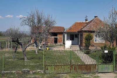  Žena zaražena koronom: Komšije u selu dolaze da me gledaju, kao majmuna 