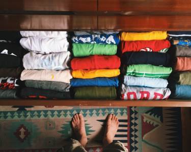  Petar kupio polovnu komodu, pa se šokirao kada je video šta je unutra 