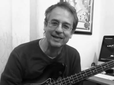  Od korone preminuo basista Dejvida Bouvija! 