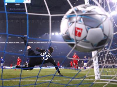  Bundesliga: Slavlje golova samo laktovima i nogama 