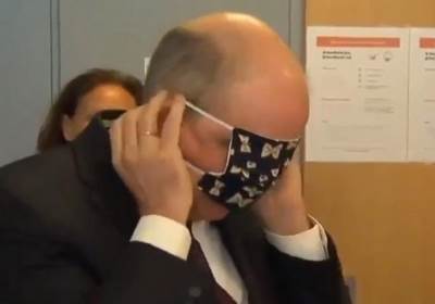  HIT VIDEO: Zamjenik premijera ne zna gdje će s maskom (VIDEO) 