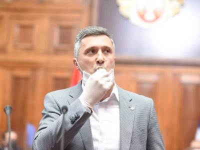  Haos u Skupštini Srbije : Obradović zviždao! Gojković pocepao sinopsis 