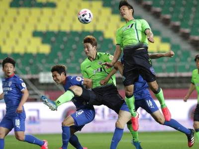  Juzna-Koreja-otisao-korona-virus-vratio-se-fudbal-pocela-k-lig 