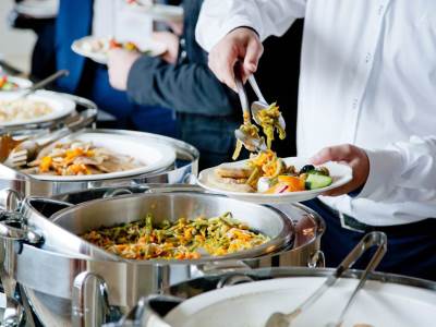  Pogledajte kako se korona virus širi u restoranu (VIDEO) 