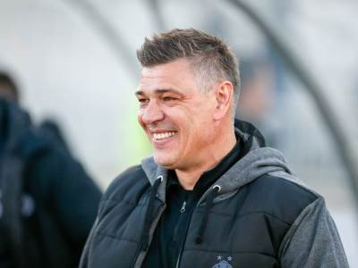  Savo Milošević vodio ekipu na izlet: Crno-beli obišli čuveni dvorac 