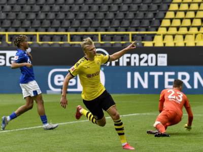  VRATIO SE FUDBAL: Dortmund razbio Šalke, Holandu psovali baku! 