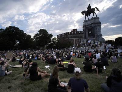  Opšte ludilo u Americi: Sklanjaju spomenik čuvenom vojskovođi (FOTO) 