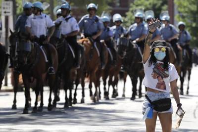  Mineapolis zabranio policajcima gušenja građana 