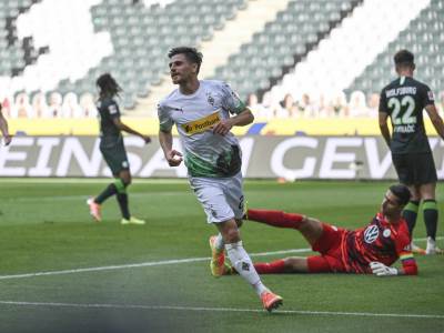  Bundesliga 32. kolo Borusija Menhengladbah - Volfsburg 3-0 