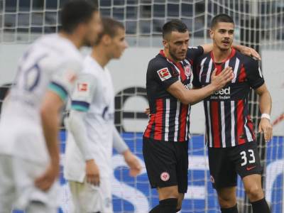  Ajntraht - Šalke 2:1, Bundesliga 32. kolo 