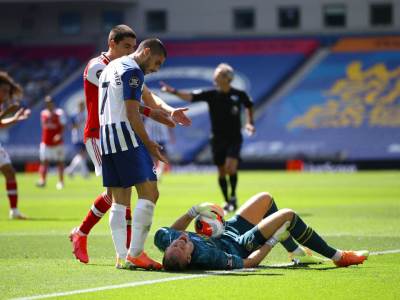  Nil Mopej Brajton - Arsenal povreda golmana Lena 