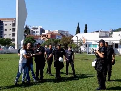  Zgrada Opštine Budva zatvorena: Privođenje demonstranata! (VIDEO) 