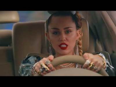  Hit dana: Mark Ronson ft. Miley Cyrus - Nothing Breaks Like a Heart 