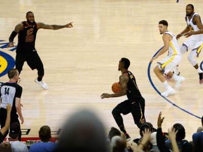  Džej Ar Smit se vraća i ide u Lejkerse 