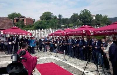  Položeno cvijeće i služen parastos stradalim Srbima iz Podrinja 