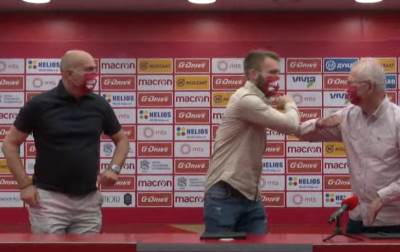  Aleksandar-Katai-se-vratio-u-Crvenu-zvezdu-potpisao-ugovor 