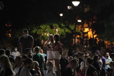  Beograđanke u bijelim šorcevima dominiraju protestima  (FOTO) 