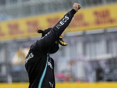  VN-Stajerske-Formula-1-pobedio-Luis-Hamilton-ko-je-Lando-Noris 